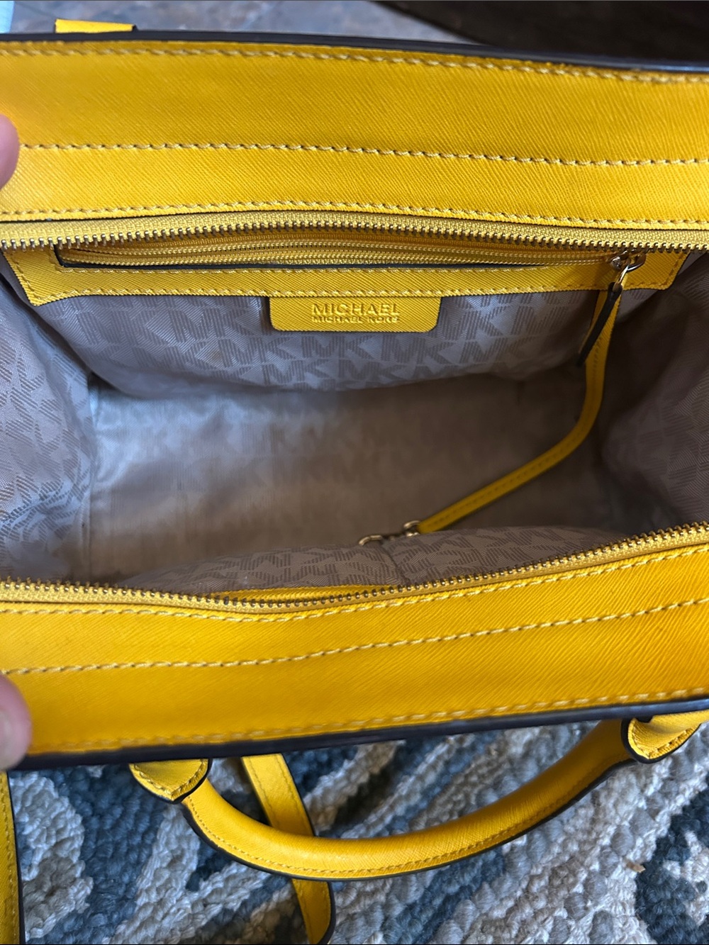 MICHAEL Michael Kors Selma satchel in yellow saffiano leather crossbody, EUC - Picture 10 of 12